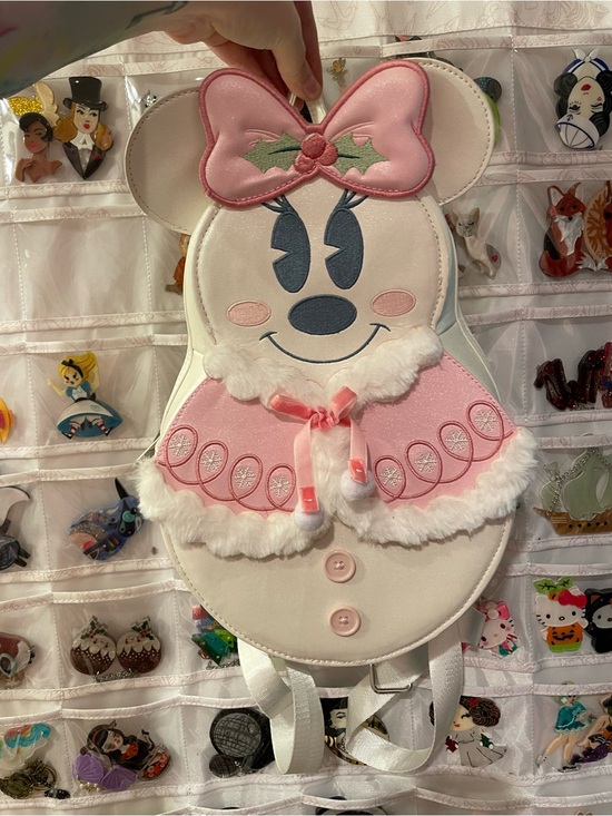 NWOT Loungefly Disney Minnie Pastel
Figural Snowman Mini
Backpack+wallet SET main image 5